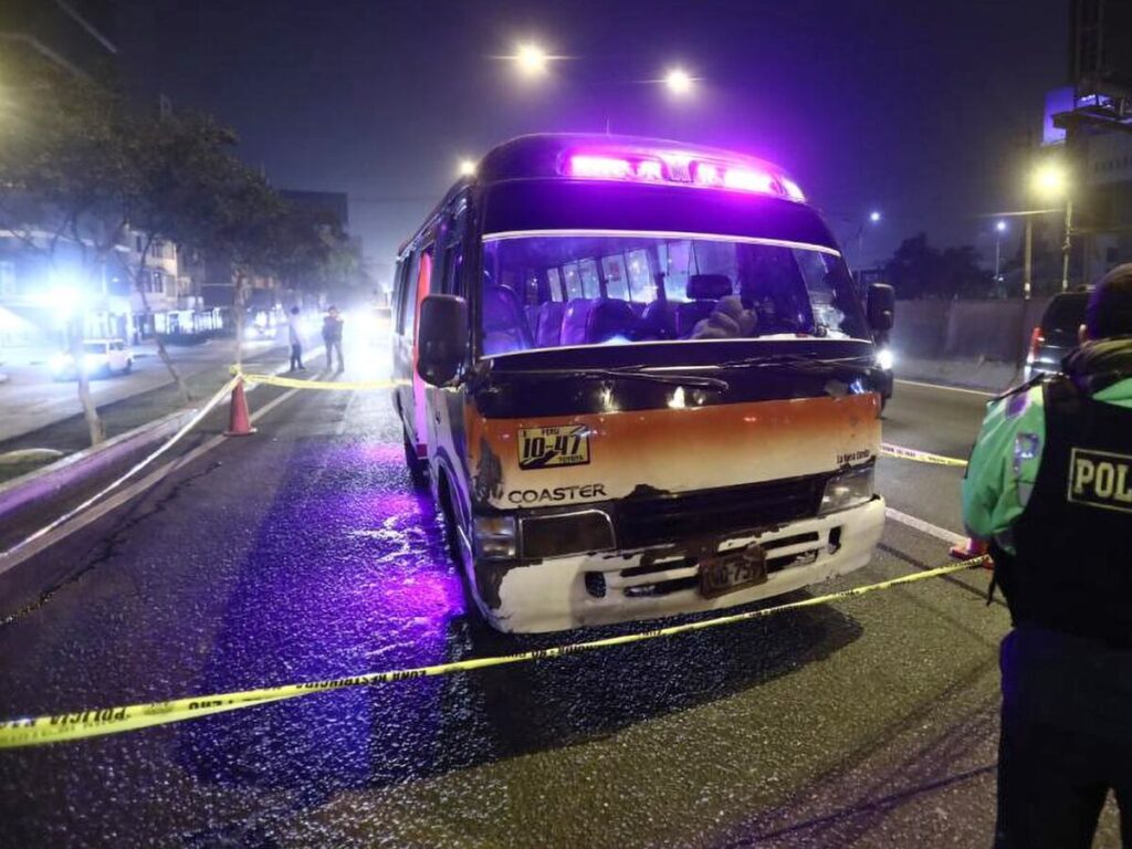 Bus siendo baleado por no pagar cuota de los extorsionadore.