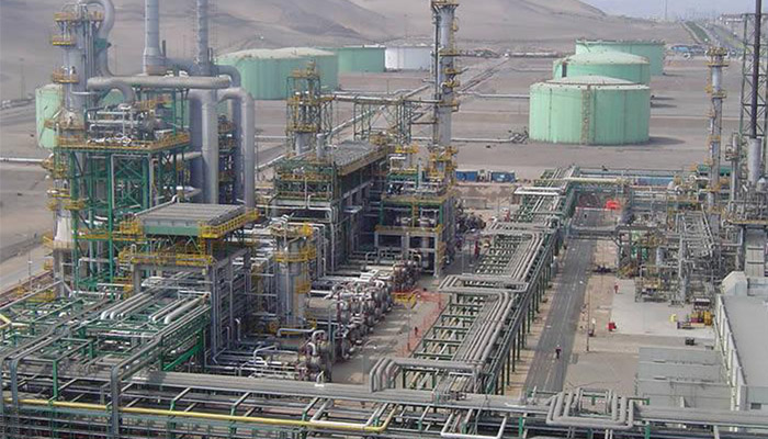 Refinería la Pampilla. campo. Refinería. Perú.
