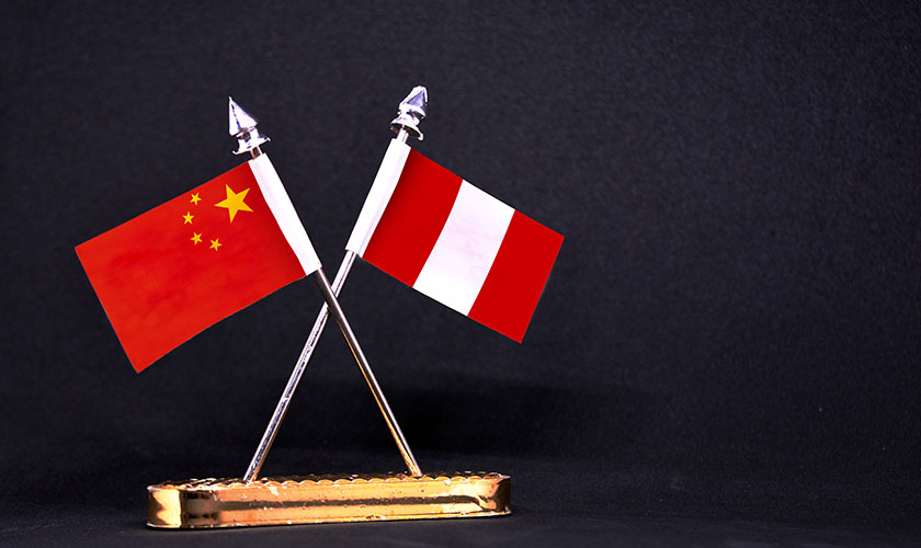 Bandera de Perú y China